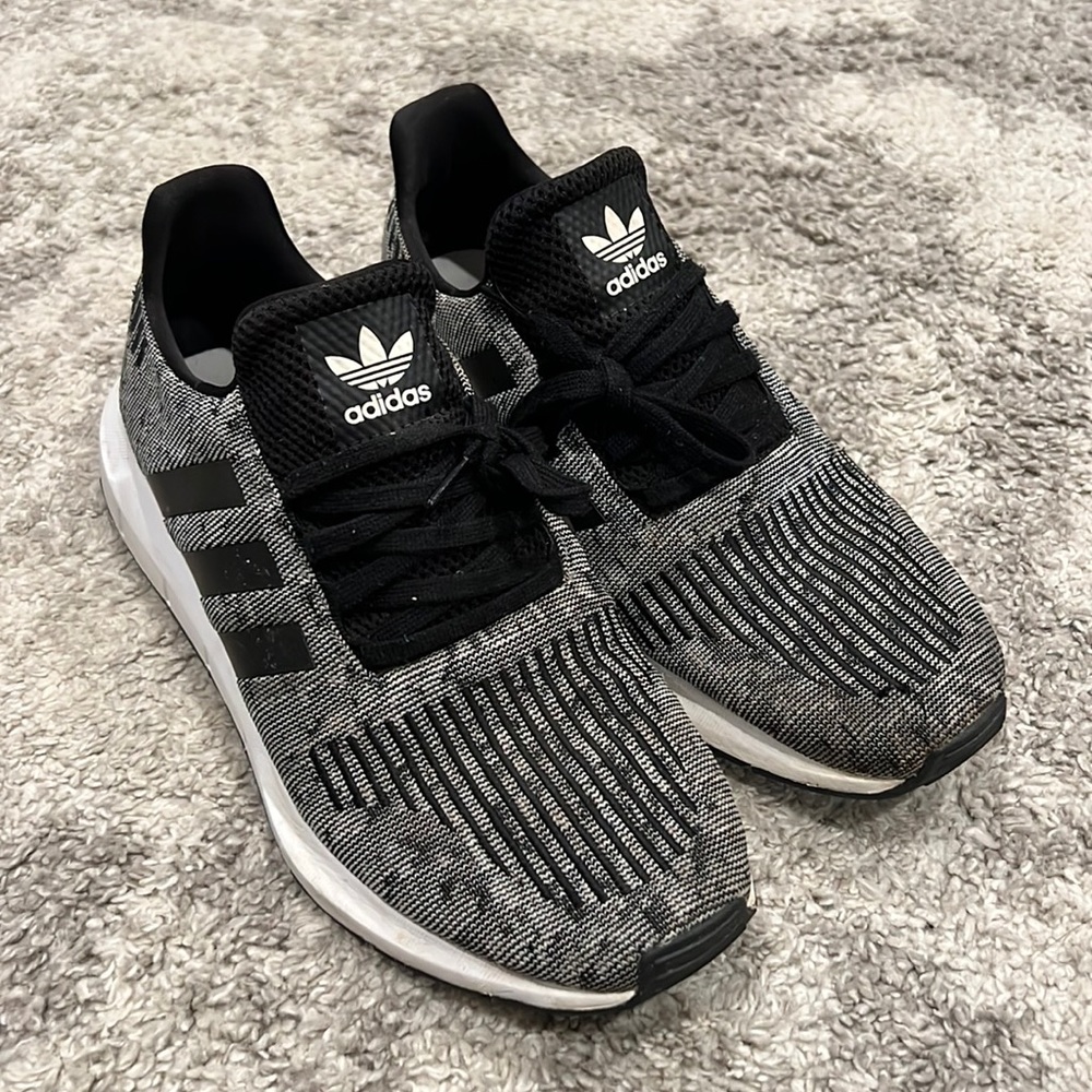 Adidas Used Mens Tennis Shoes size 10